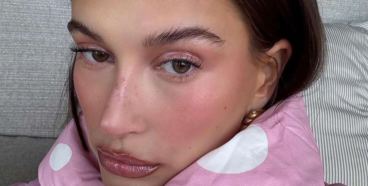 Το νέο makeup hack της Hailey Bieber που σίγουρα δεν θα σας απογοητεύσει 