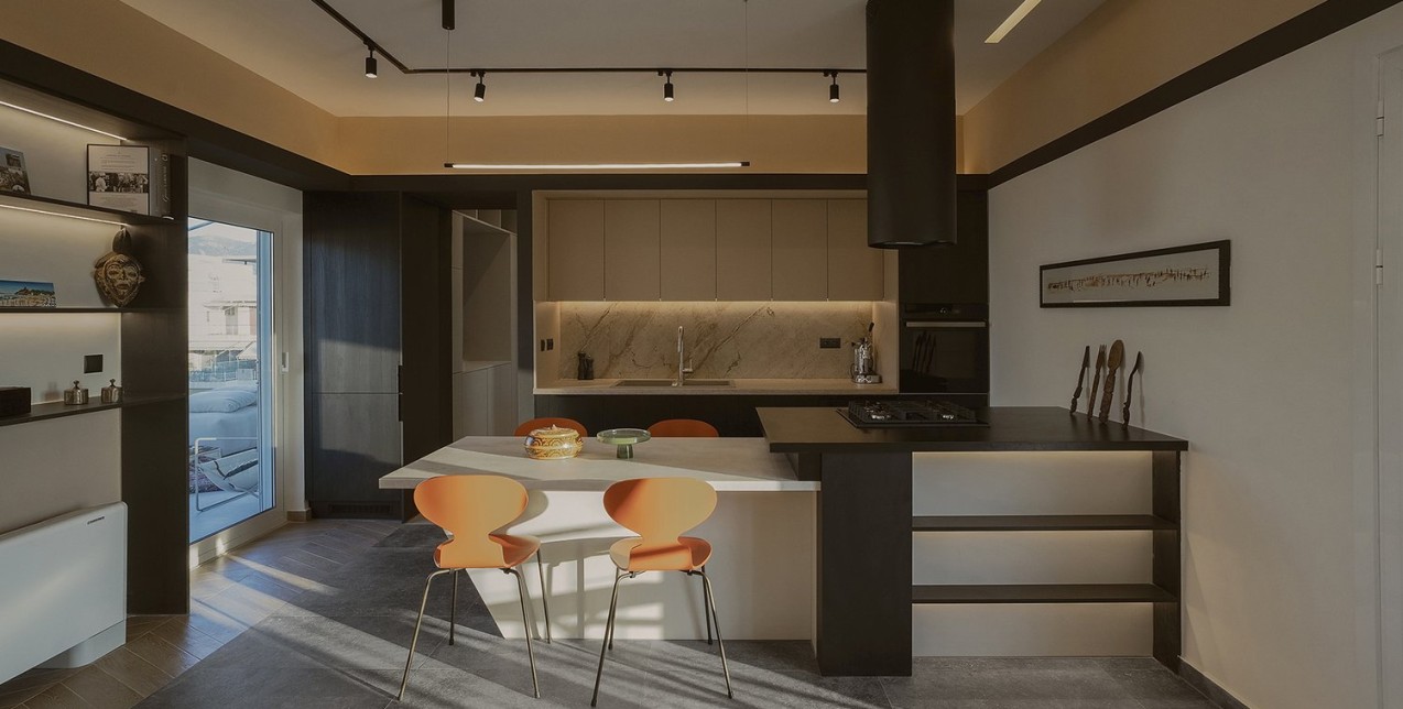 Ένα φωτεινό ευρύχωρο loft στην πλατεία Μαβίλη στην Αθήνα είναι πηγή για έμπνευση 