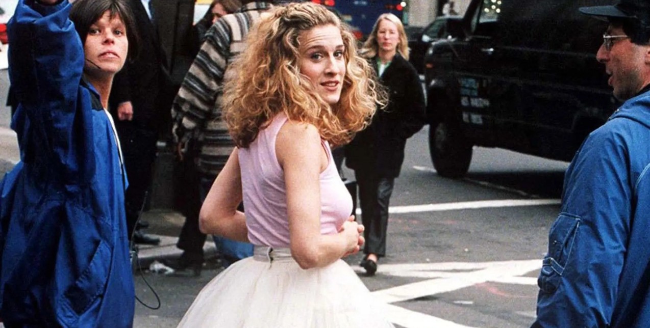 Η tutu της Carrie Bradshaw βγαίνει σε δημοπρασία: Πόσο κοστολογείται το iconic item του Sex and the City;