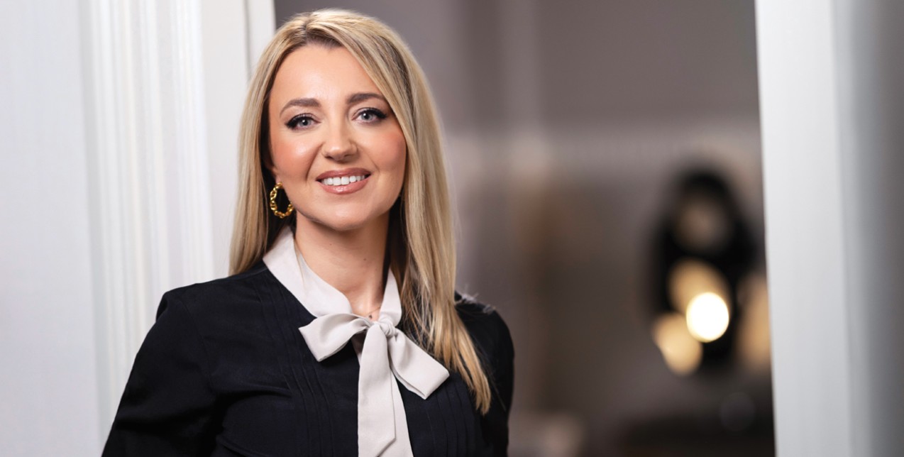 Η Διευθύντρια Επικοινωνίας και Εταιρικής Υπευθυνότητας της Lidl Ελλάς, Βασιλική Αδαμίδου, μας χαρίζει μια εις βάθος ματιά στις ενέργειες και τις δράσεις ﻿που αναλαμβάνει η εταιρία