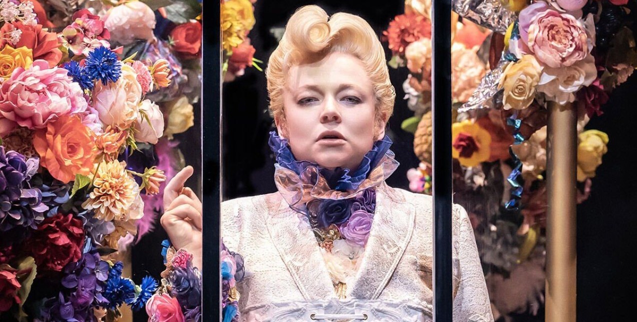 Mετά το "Succession", η Sarah Snook δίνει ρεσιτάλ ερμηνείας ως σύγχρονος Dorian Gray