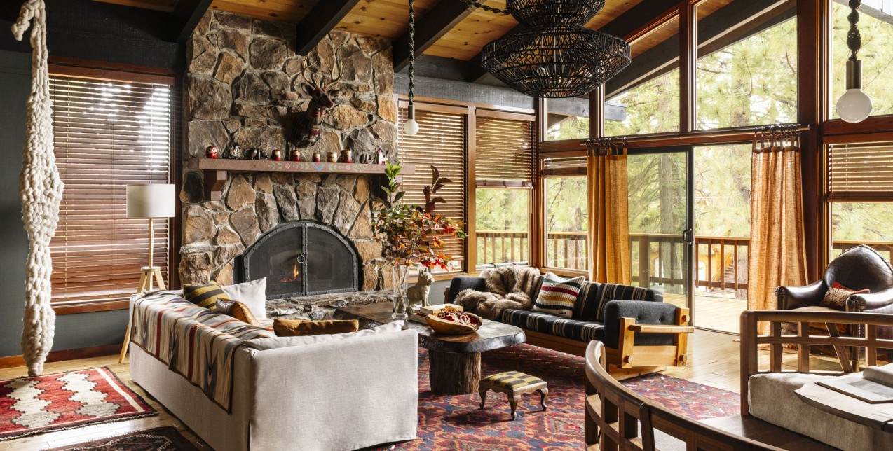 Ένα mountain house του 1970 στη λίμνη Tahoe είναι ό,τι πιο cozy θα δείτε σήμερα