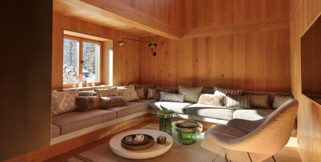 Ένα chalet στις Ελβετικές Άλπεις ανανεώθηκε με υποδειγματικό τρόπο