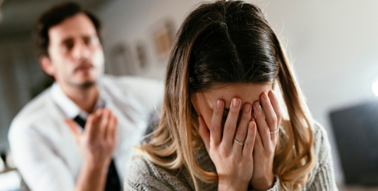 Gaslighting: Τα σημάδια που δείχνουν πως είστε θύμα του 