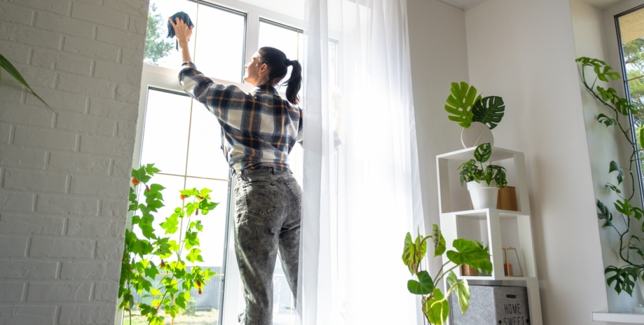 Spring cleaning: Δείτε πώς μπορείτε να μετατρέψετε το decluttering σε μια light προπόνηση 