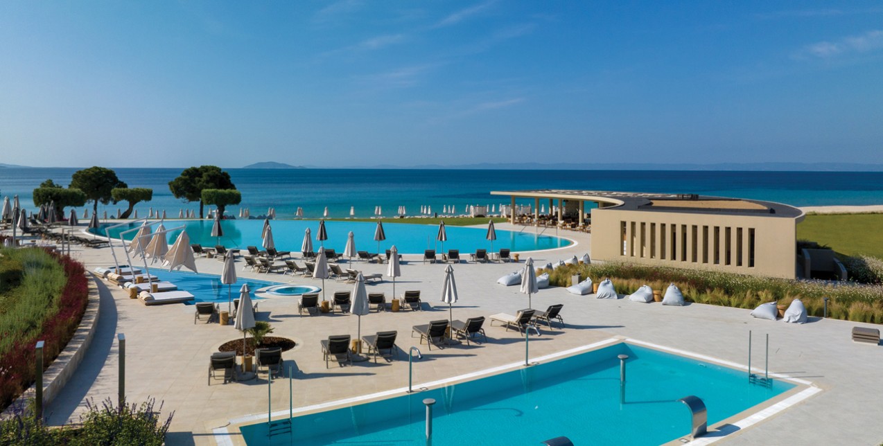 Το resort στη Χαλκιδική που υπόσχεται να μας χαρίσει άλλο ένα καλοκαίρι γεμάτο πολυτέλεια κι εκπλήξεις