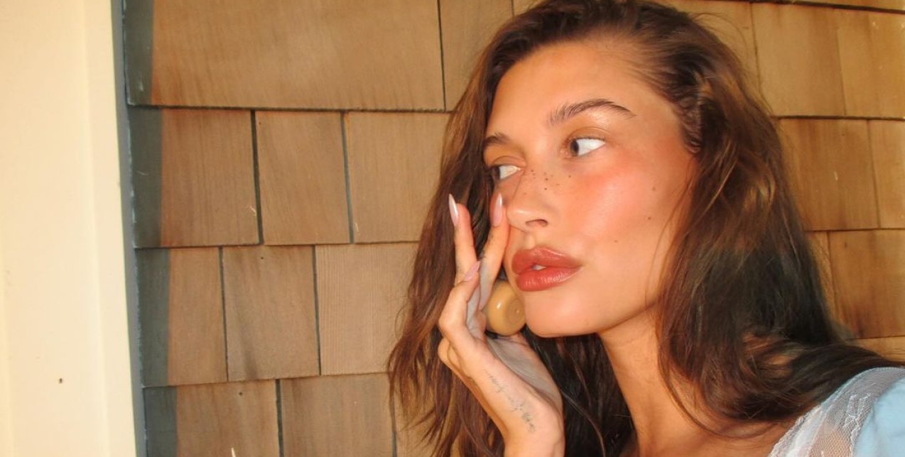 Οι celeb makeup artists υποστηρίζουν ότι αυτό είναι το προϊόν που μπορεί να τελειοποιήσει ή να καταστρέψει το μακιγιάζ σας 