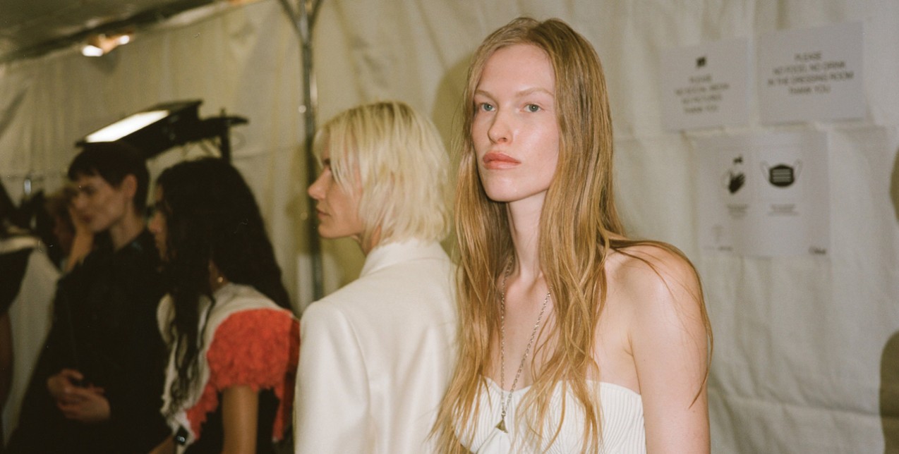 White on White: Πώς να εντάξετε στο lifestyle σας το πιο διαχρονικό χρώμα της σεζόν