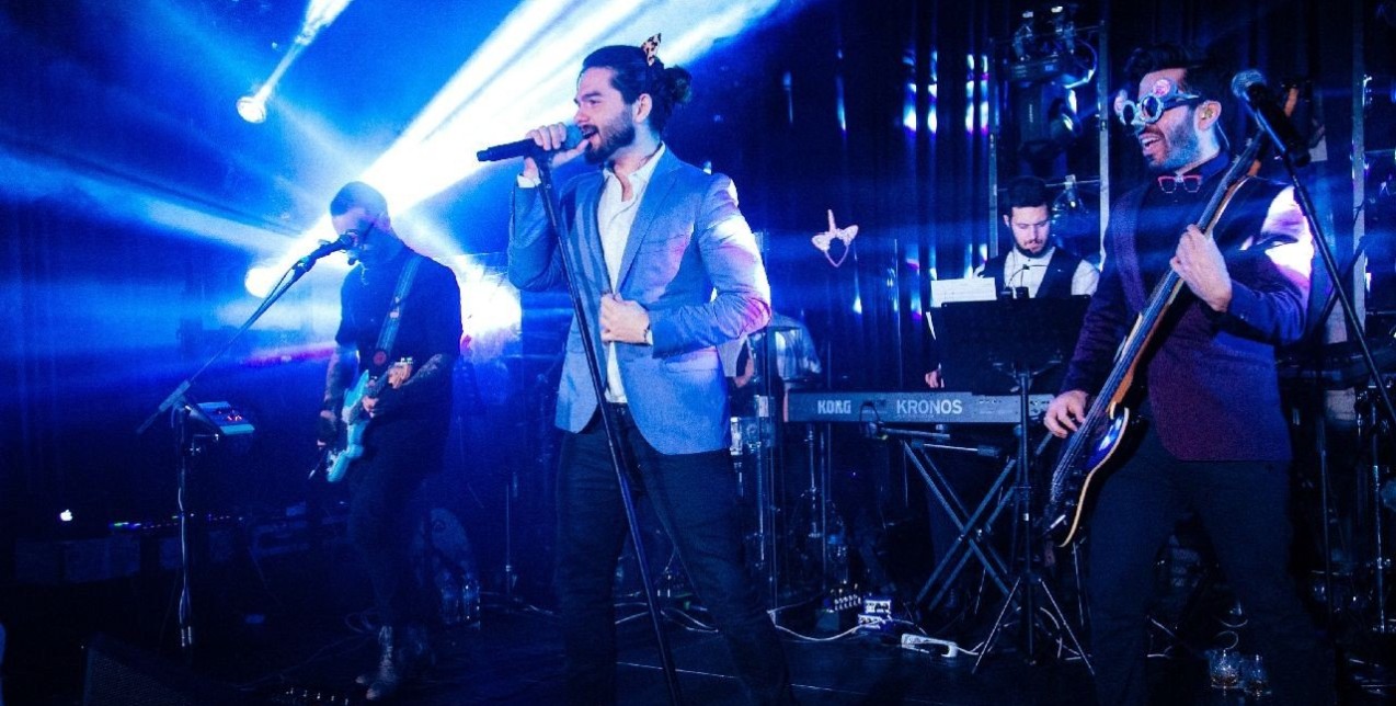 Save a Greek Stray: Το μασκέ πάρτι της Εριέττας Κούρκουλου-Λάτση 