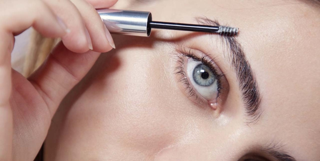 Το must have καλλυντικό για πιο πυκνά φρύδια με μία κίνηση 