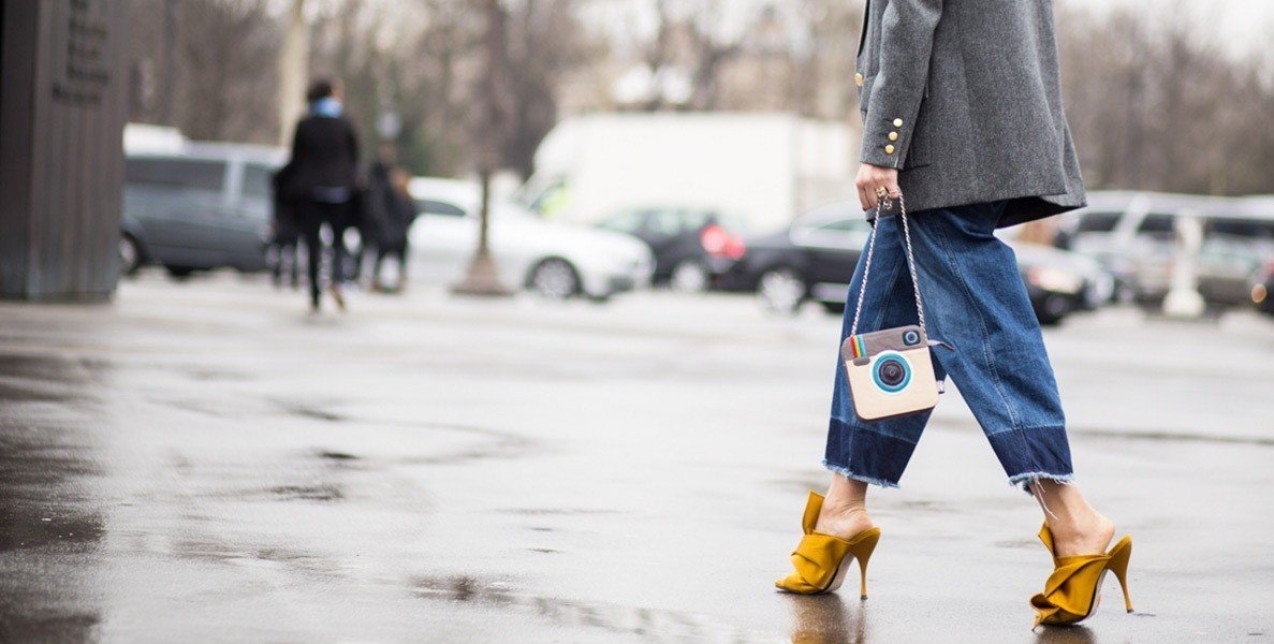 Συνδυάστε σωστά τα χρωματιστά παπούτσια