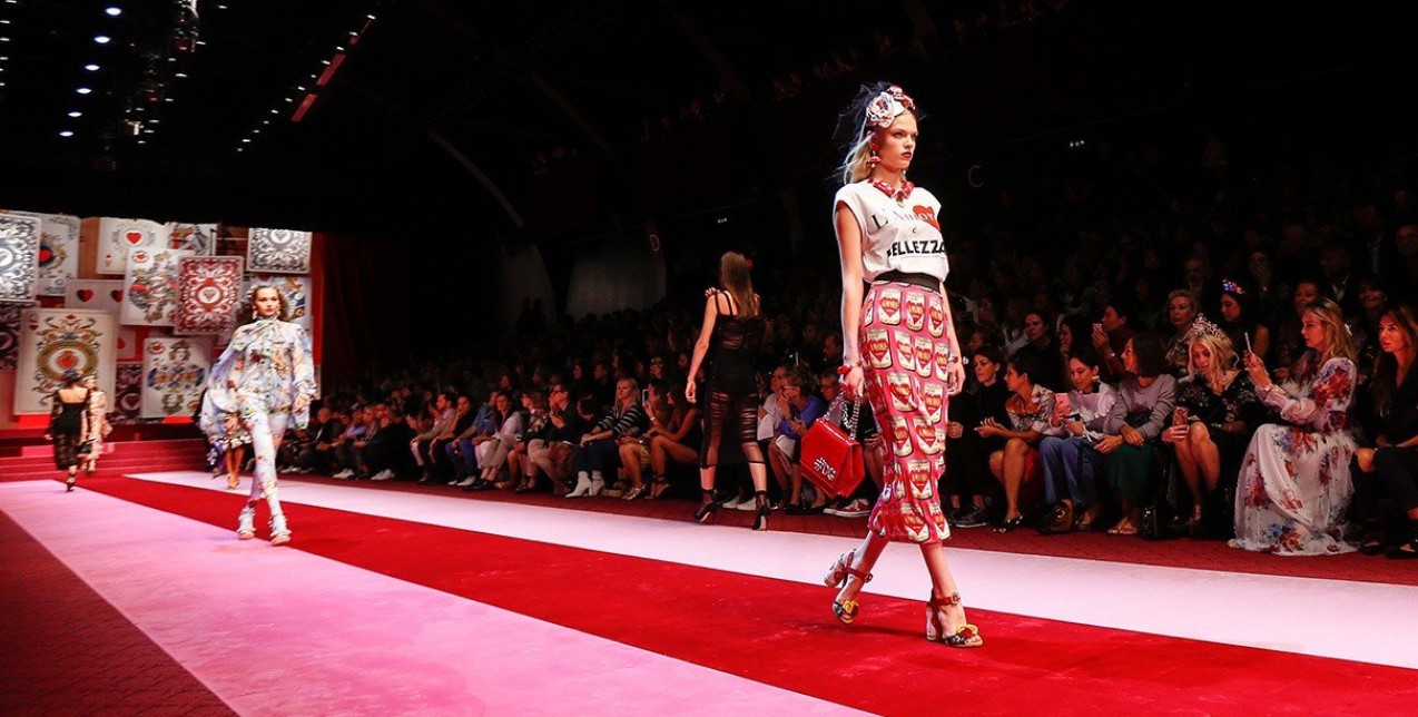 Γιατί να προτιμήσετε την pencil φούστα τη φετινή άνοιξη