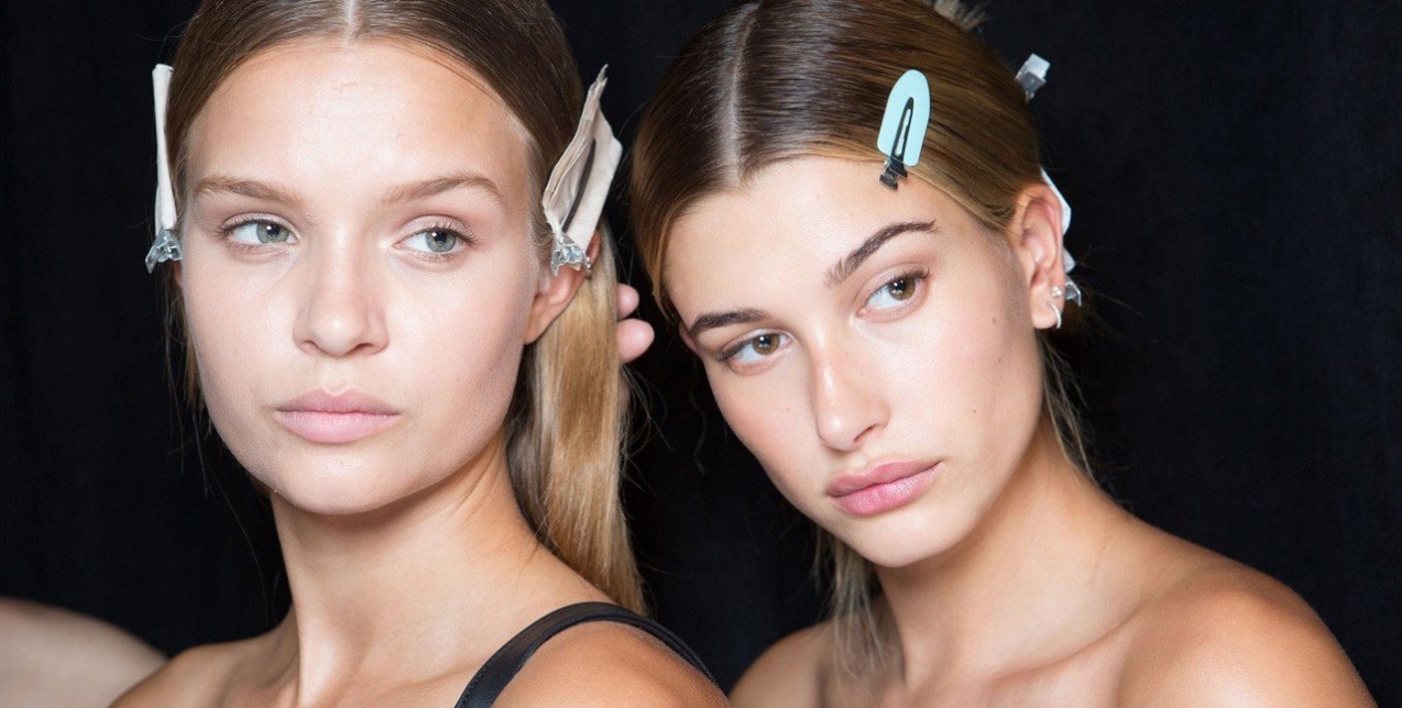 5 λόγοι να εντάξετε το ροδόνερο στη ρουτίνα ομορφιάς σας 