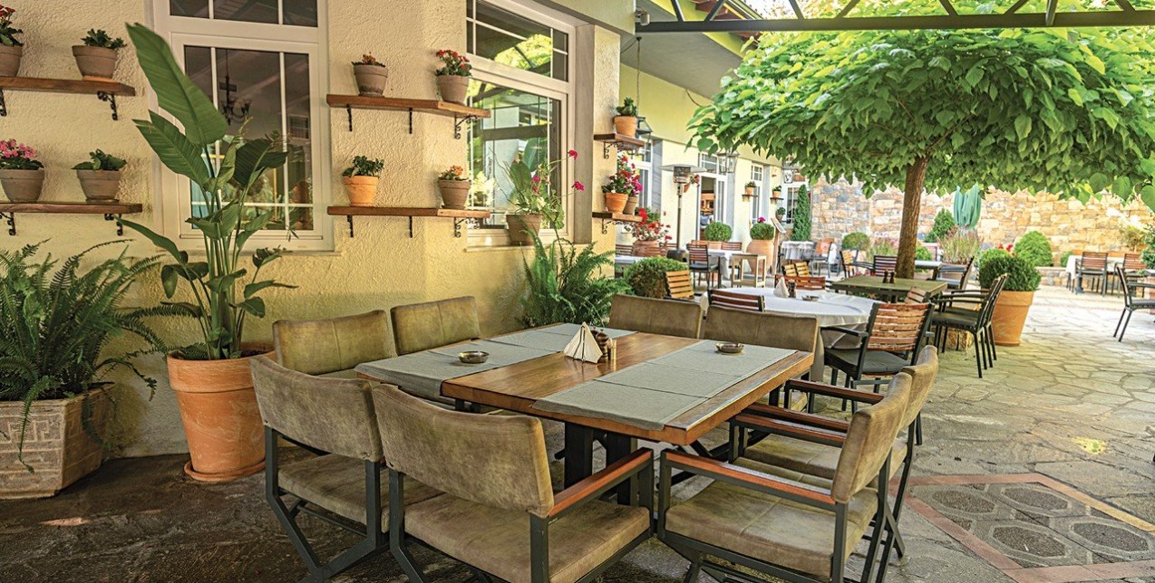 Tο κλασικά αγαπημένο εστιατόριο της Χαλκιδικής, στο οποίο δίνουμε ραντεβού κάθε καλοκαίρι 