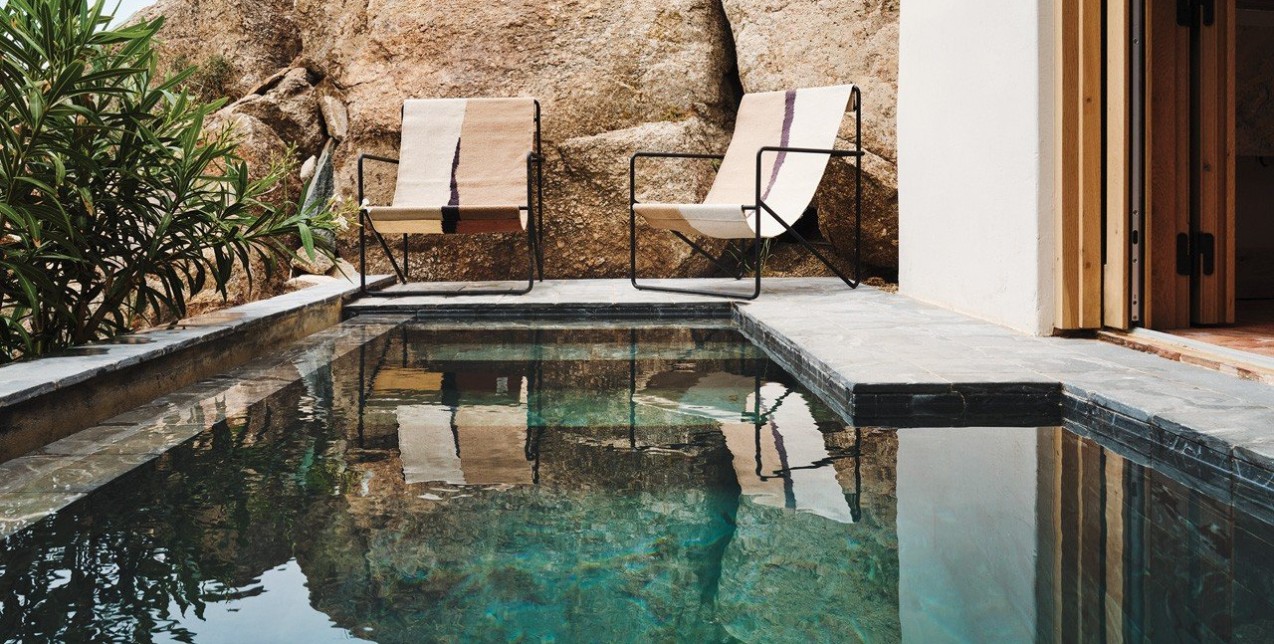 Η πολυτέλεια σμίγει αριστοτεχνικά με την ανεπιτήδευτη απλότητα σε αυτήν την breathtaking βίλα στη Μύκονο 