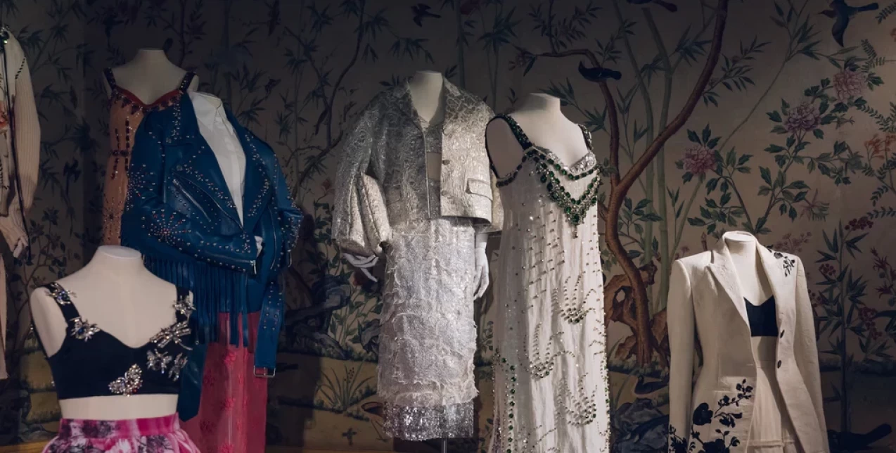 Imaginary Conversations: Το νέο fashion exhibition του Erdem στην Αγγλική εξοχή