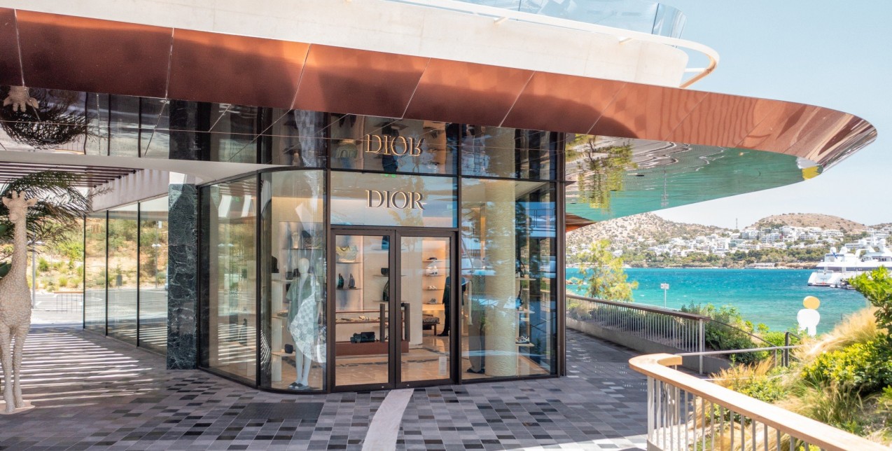 Περιηγούμαστε στον Νο1 προορισμό για luxury shopping στην Αθηναϊκή Ριβιέρα 