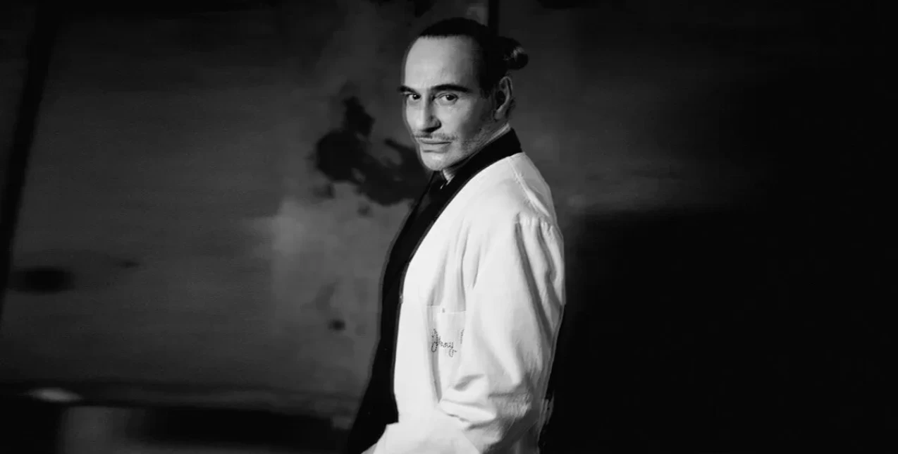 Ο John Galliano πρόκειται να αποχωρήσει από τον Maison Margiela κι αυτό θα είναι -μάλλον- το επόμενο βήμα του