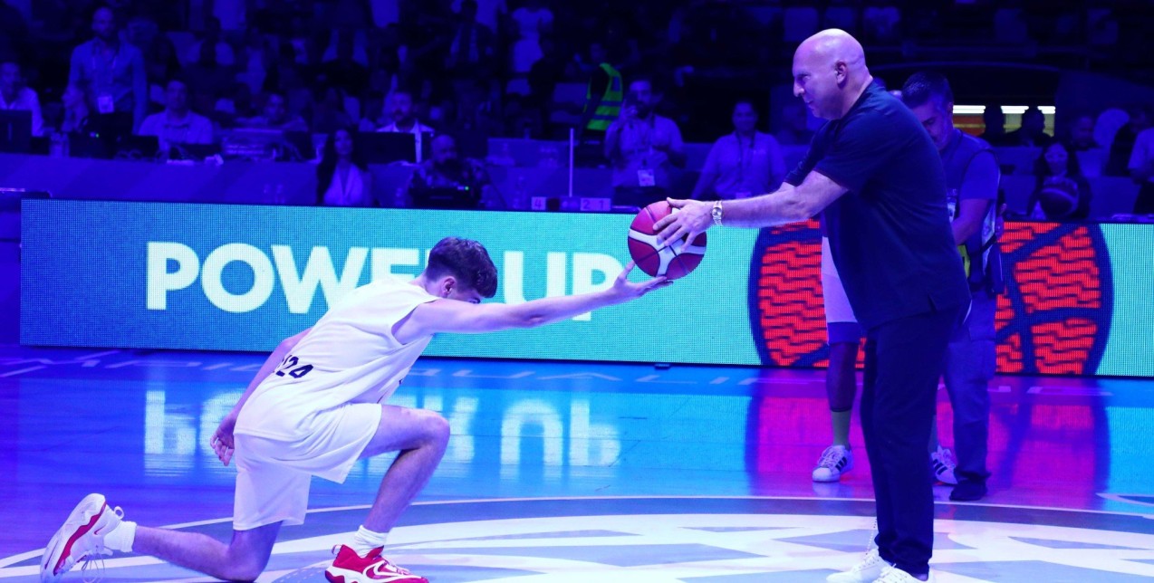 Ο κορυφαίος Έλληνας αθλητής, Νίκος Γκάλης και μία ομάδα 40 αθλητών και καλλιτεχνών έστειλαν ένα δυνατό μήνυμα στο Προολυμπιακό τουρνουά μπάσκετ 2024