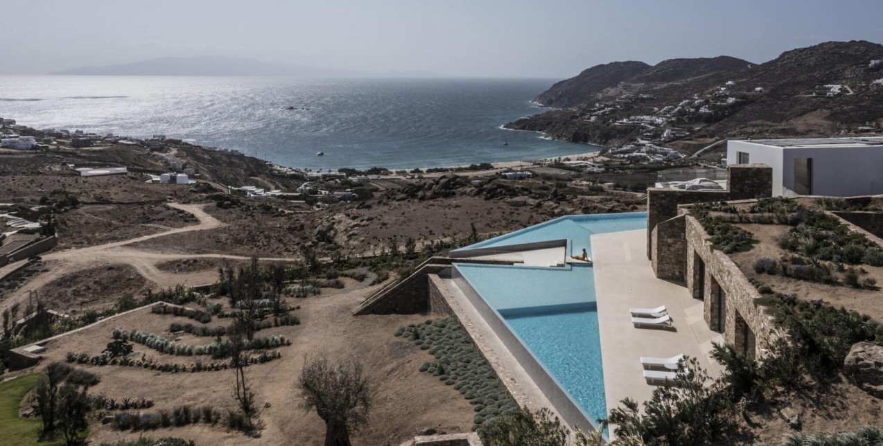 Μια εντυπωσιακή βίλα στη Μύκονο συνδυάζει αριστουργηματικά παράδοση και σύγχρονη τεχνολογία  