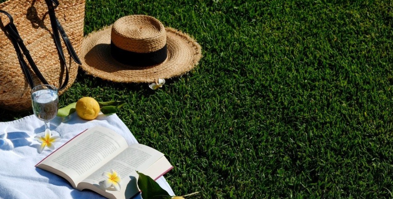 Staycation: Η νέα viral τάση που επιλέγουμε για τις διακοπές μας