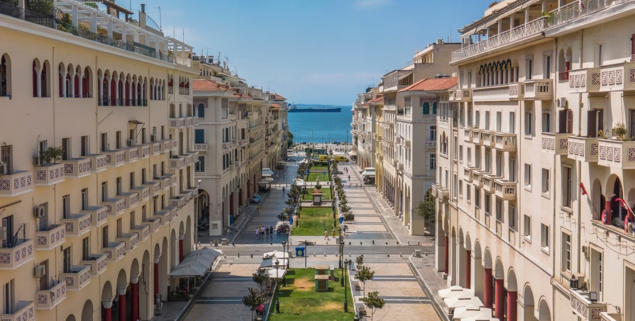 Οι κεντρικοί πεζόδρομοι της Θεσσαλονίκης μας οδηγούν στα πιο γοητευτικά γαστρονομικά τοπόσημα 