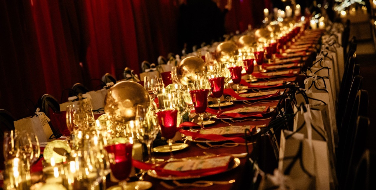 Με ένα ατμοσφαιρικό Private Festive Dinner υποδέχθηκαν την εορταστική περίοδο τα πολυκαταστήματα attica