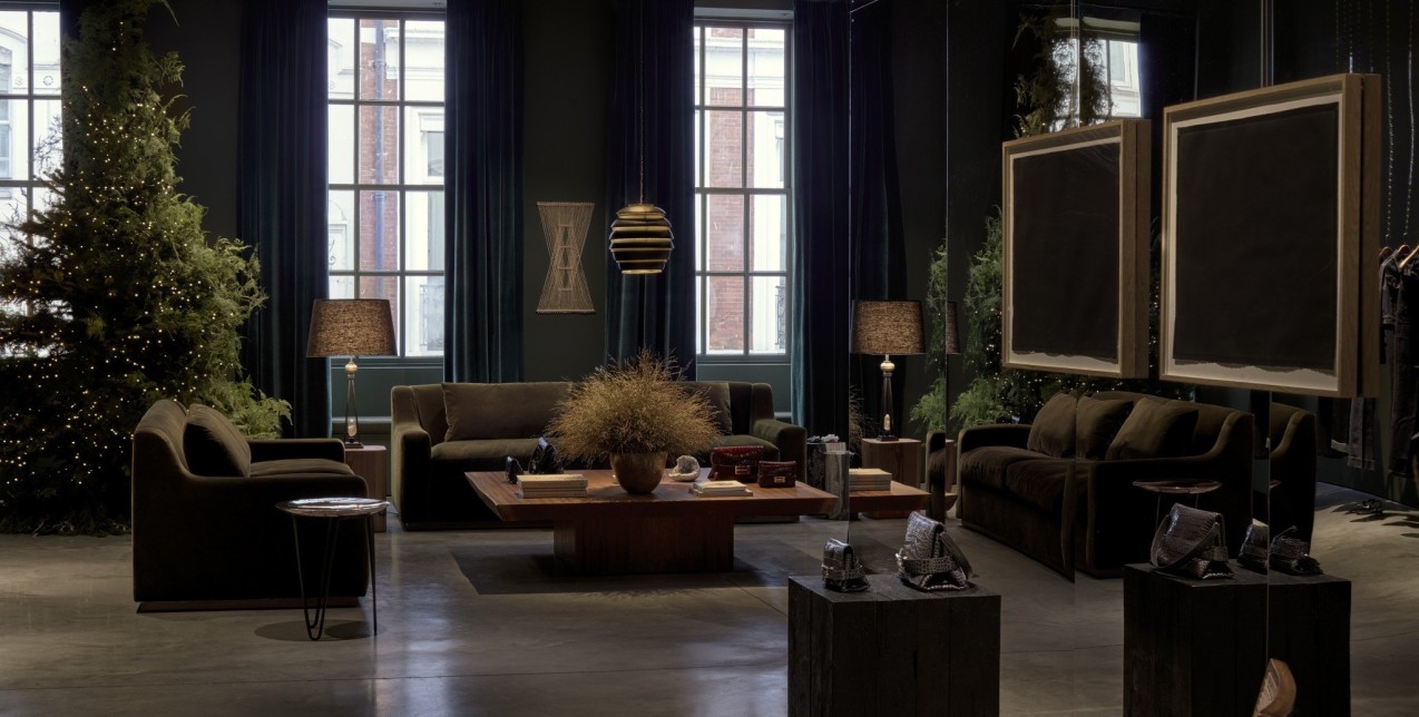 H interior designer Rose Uniacke μεταμόρφωσε για τα Χριστούγεννα την boutique της Victoria Beckham στο Μayfair 