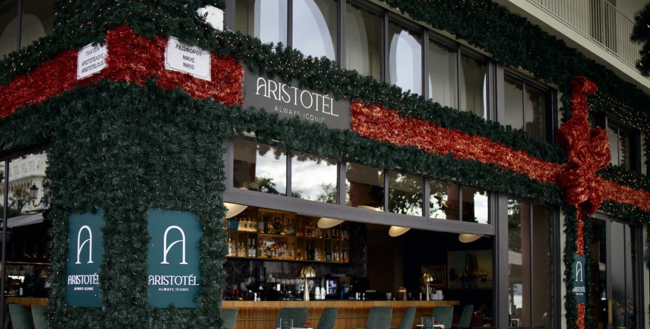 Στο πιο κεντρικό σημείο της Θεσσαλονίκης, στην πλατεία Αριστοτέλους, το Aristotél υπόσχεται στιγμές ﻿γαστρονομικής αριστείας τις γιορτές