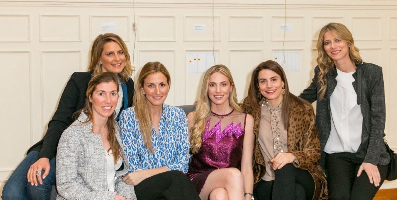 Η πρώτη προσωπική έκθεση της Έμιλυ Βαφειά για καλό σκοπό 