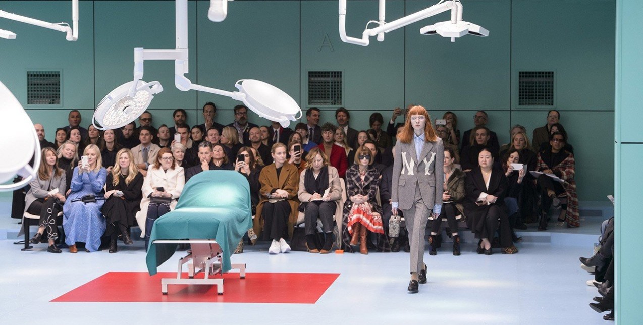Η ευφάνταστη πασαρέλα του οίκου Gucci στην πρώτη μέρα του MFW