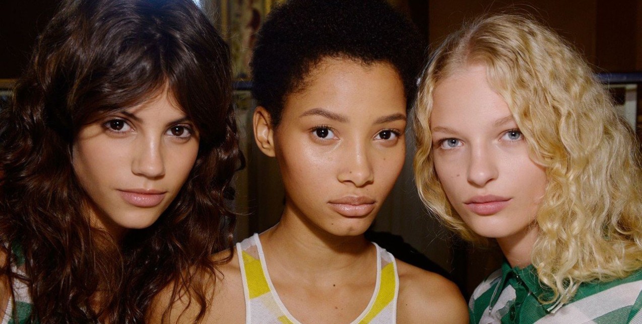 Κάντε απολέπιση με φυσικά συστατικά που ήδη έχετε στο σπίτι σας 