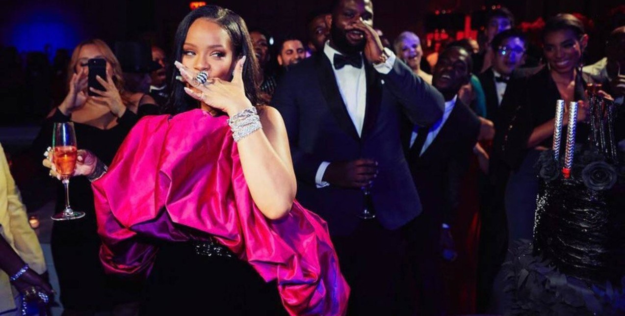 Πιο λαμπερή από ποτέ η Rihanna στα 30α γενέθλιά της 