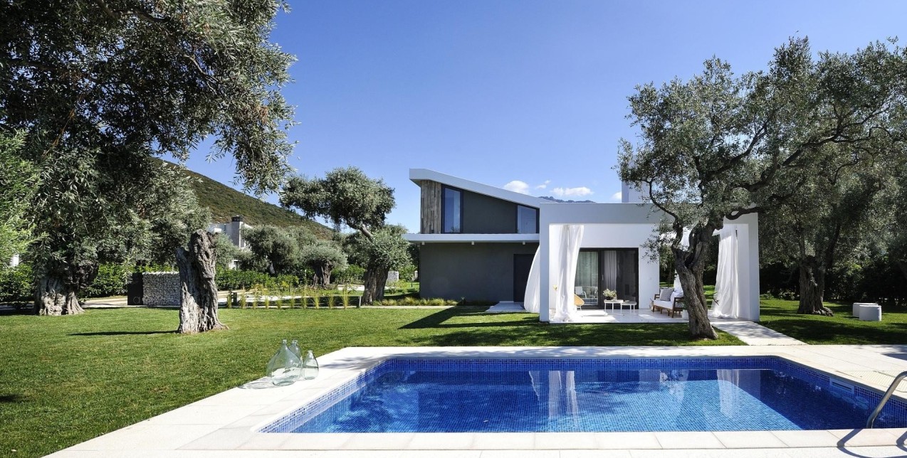 Η ιδανική εξοχική κατοικία βρίσκεται σ' έναν αιωνόβιο ελαιώνα στη Θάσο