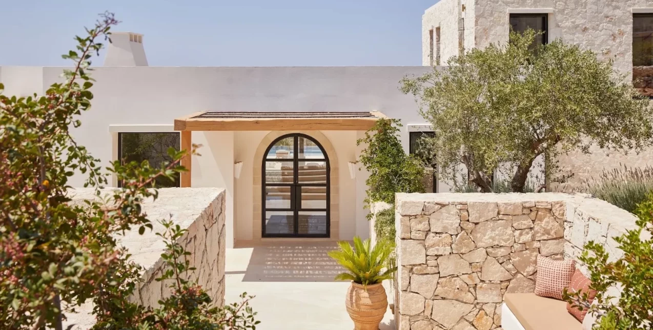 Μια εξοχική κατοικία στην Κρήτη υμνεί απόλυτα τη φιλοσοφία του slow living