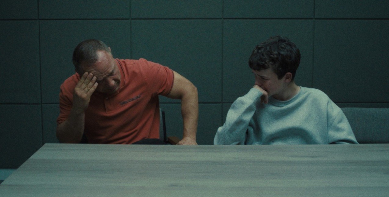 Adolescence: Πώς η νέα σειρά του Netflix κατάφερε να γίνει θέμα συζήτησης στη Βρετανική Βουλή 