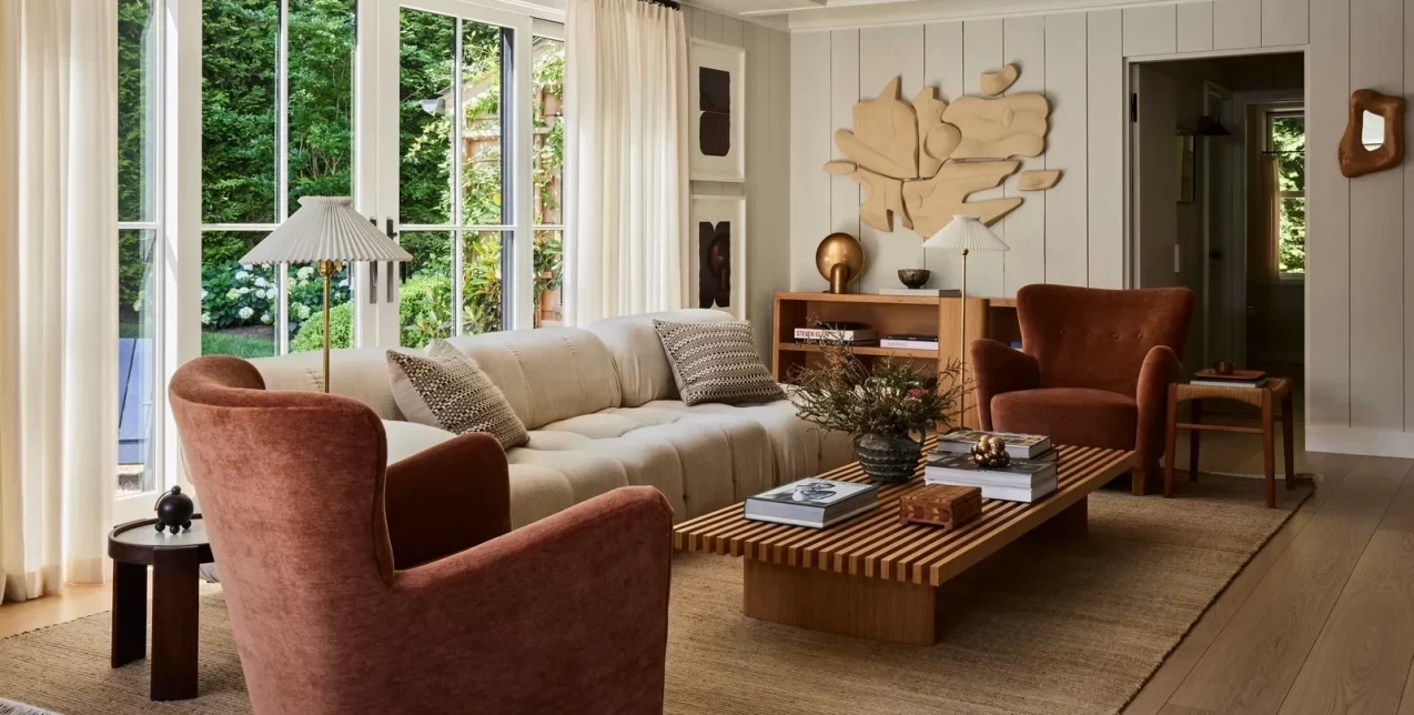 Ένα scandi-inspired ξύλινο cottage στην καρδιά των καταπράσινων Hamptons