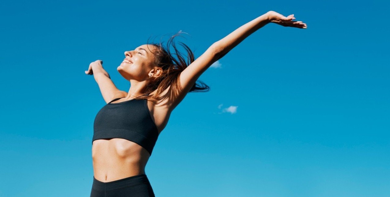 Summer Body: Οι must-try ασκήσεις που θα σας χαρίσουν τους καλοσχηματισμένους κοιλιακούς που ονειρεύεστε