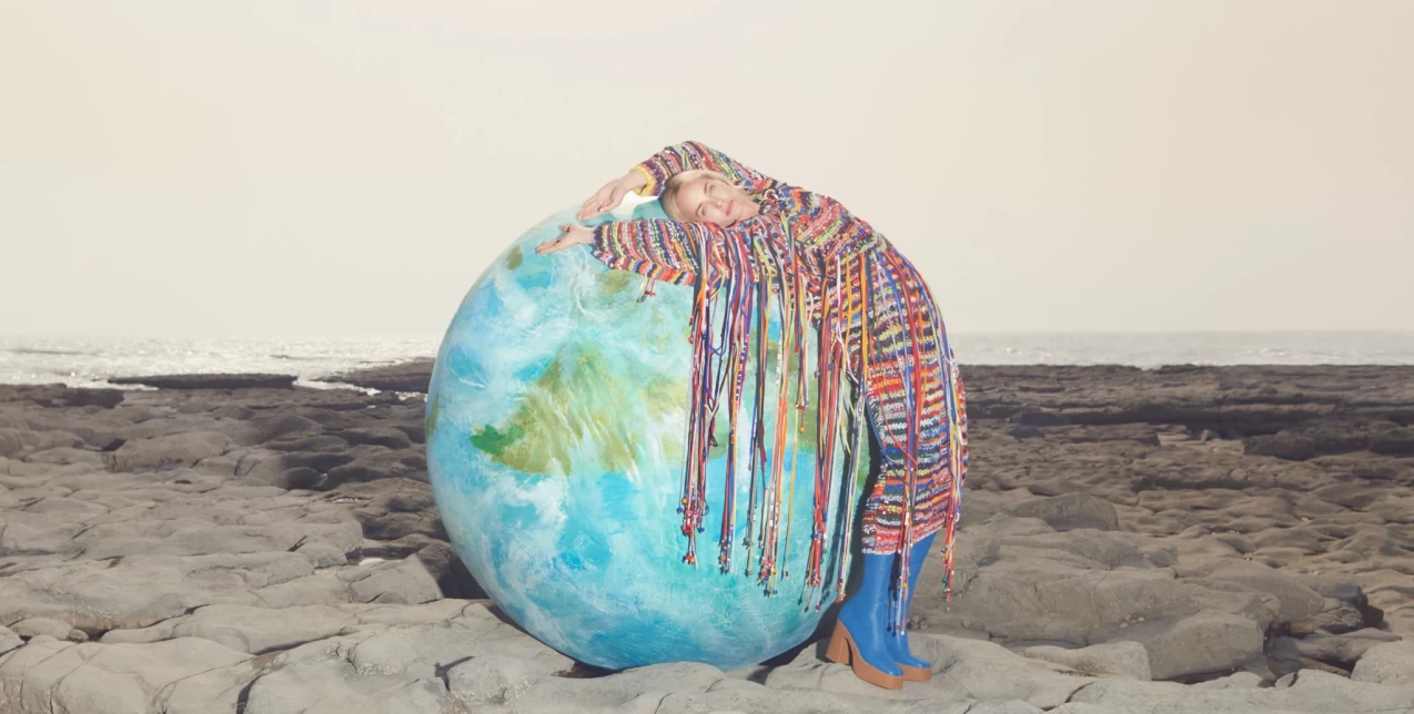 Ξετυλίγοντας το κουβάρι της βιώσιμης μόδας - Τι πραγματικά έχει αλλάξει τα τελευταία χρόνια; Η fashion designer Σήλια Δραγούνη μιλάει στο GLOW για τους «κανόνες» του sustainability