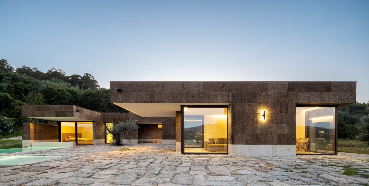 Μια κατοικία χτισμένη στην πλαγιά ενός λόφου της Πορτογαλίας είναι υπόδειγμα βιωσιμότητας