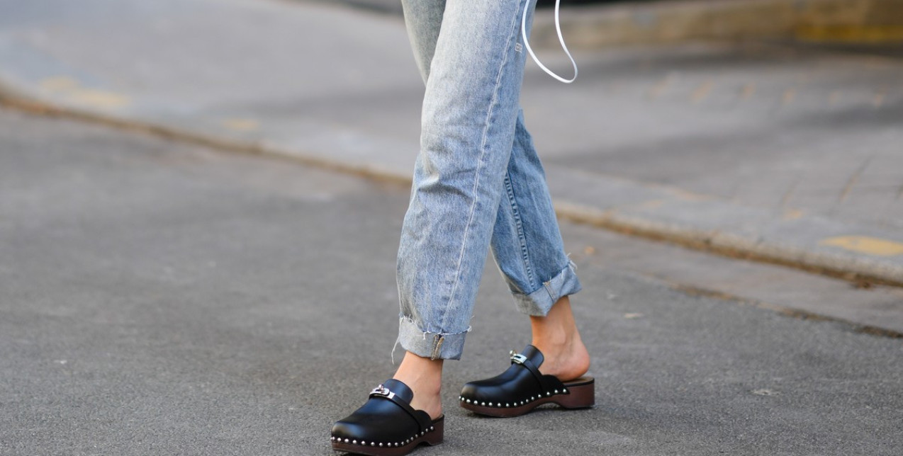 Οι πιο cool τρόποι για να φορέσετε τα clogs σαν πραγματικό it girl
