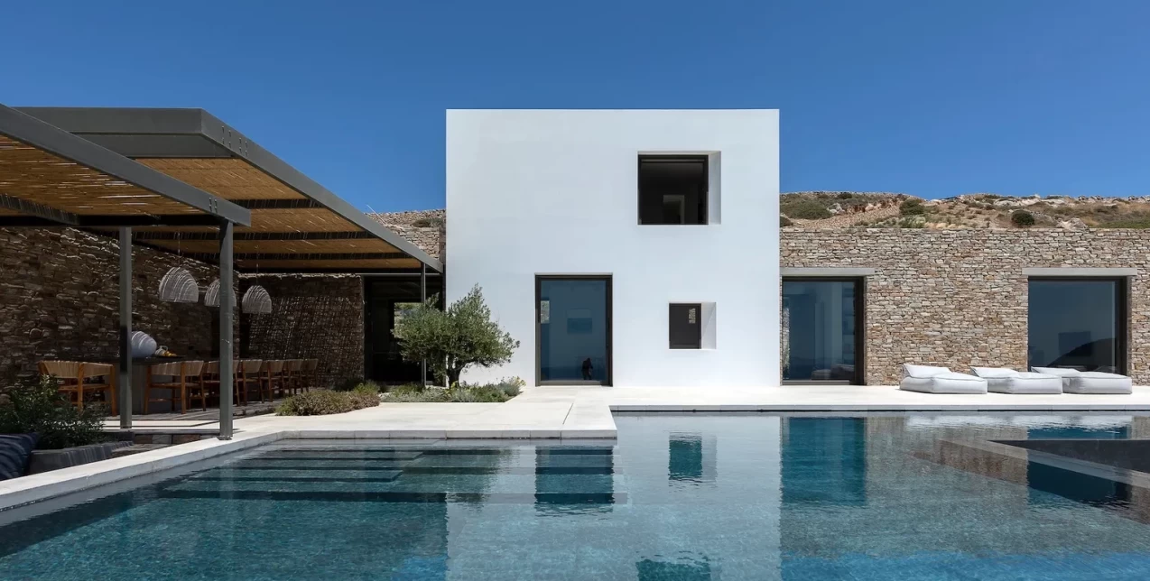 Στην Αντίπαρο, μια κατοικία - ύμνος στο slow living, εκεί όπου η ζωή κυλά με τον ρυθμό της φύσης