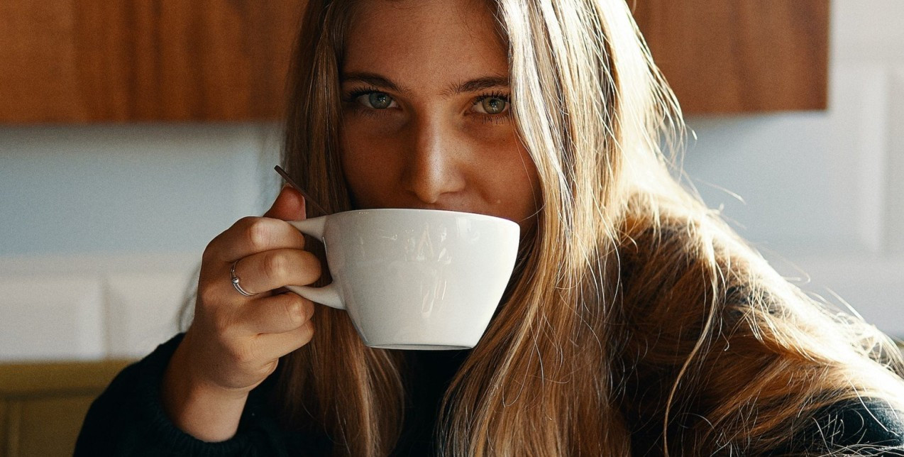 Bye bye coffee: 9 τρόποι να ξυπνήσουμε φυσικά το σώμα μας 