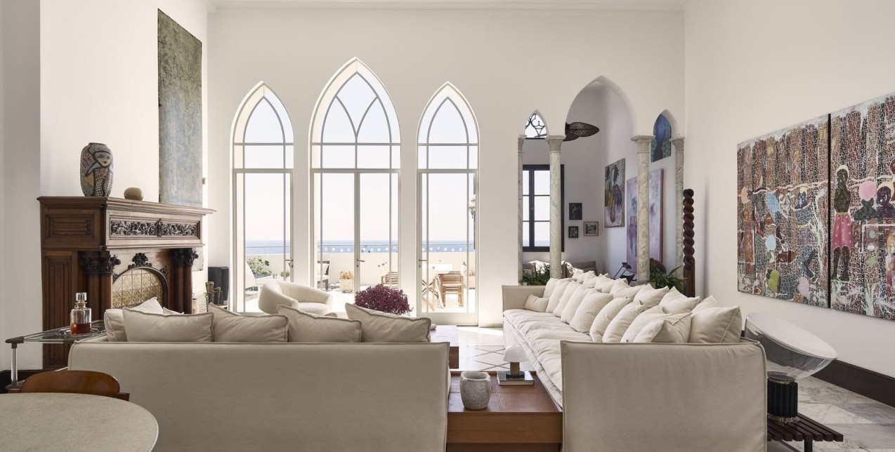 Ένα επιβλητικό σπίτι του 19ου αιώνα μεταμορφώνεται σε έναν χώρο γεμάτο χαρακτήρα και διακριτική κομψότητα