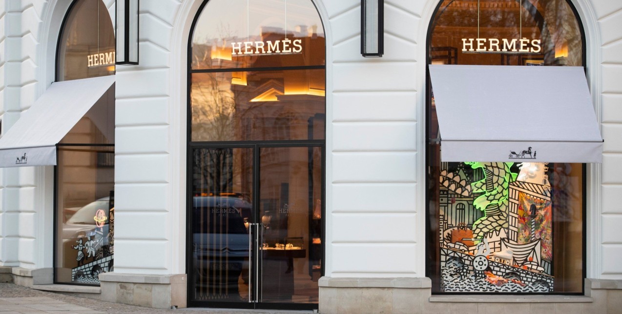 Ο οίκος ﻿﻿Hermès εκθρόνισε τον κολοσσό LVMH, ξεπερνώντας τον σε χρηματιστηριακή αξία