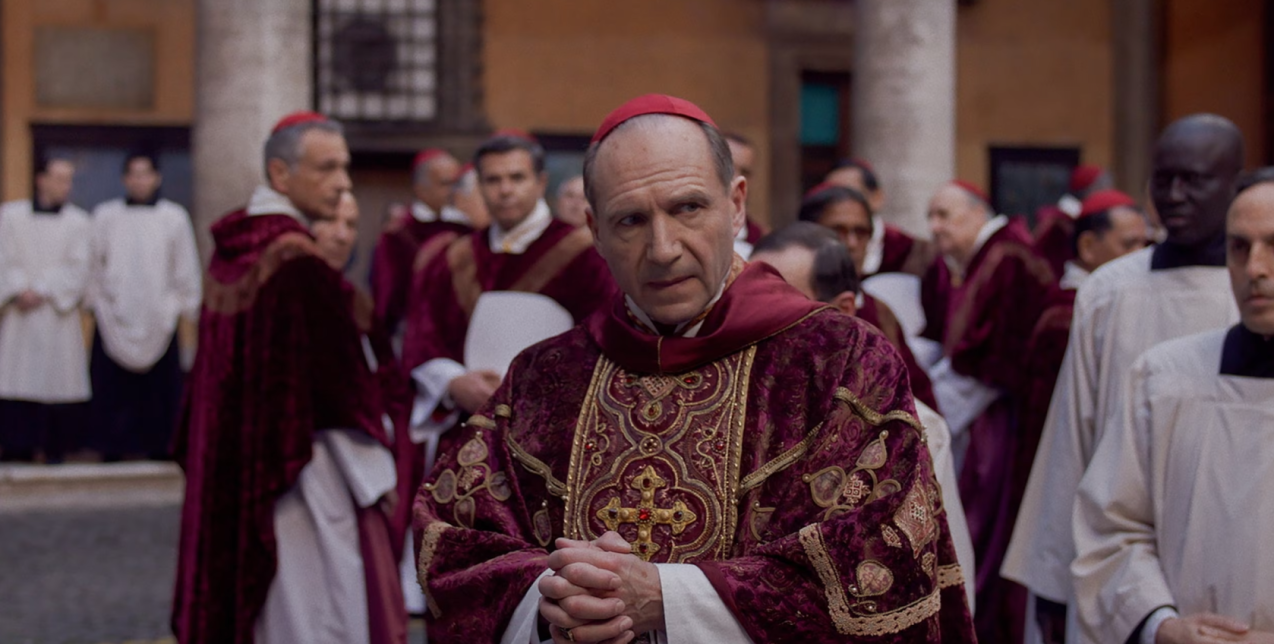 Όταν το Βατικανό Γίνεται Σενάριο: Οι σειρές και ταινίες που αξίζει να παρακολουθήσετε αυτές τις ημέρες