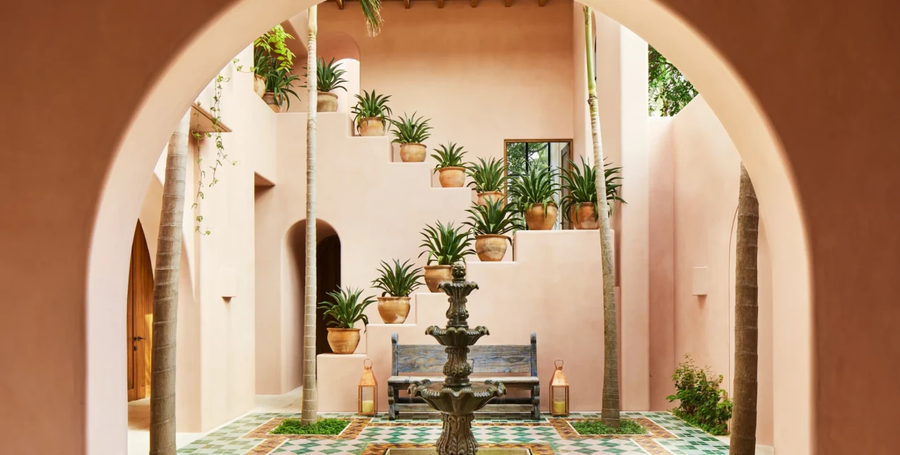 Casa Rosada: Το ροζ καταφύγιο που αποθεώνει το χρώμα και τη μεξικανική ψυχή