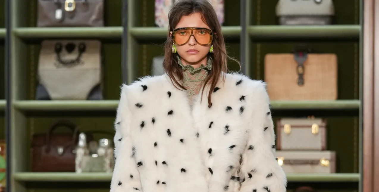 Η Gucci Cruise 2026 στη Φλωρεντία ήταν μία fashionable αναδρομή στα αρχεία του οίκου