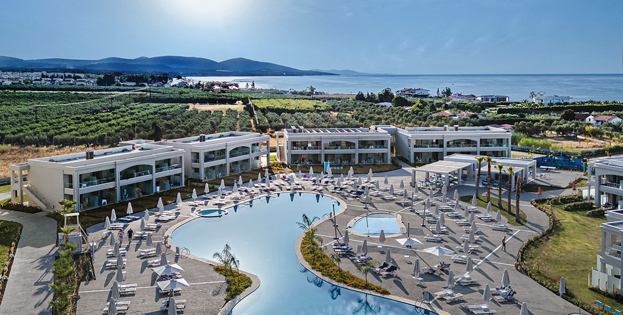 Σε αυτό το νέο ξενοδοχείο-«στολίδι» της Χαλκιδικής, η εμπειρία φιλοξενίας αποκτά άλλη διάσταση