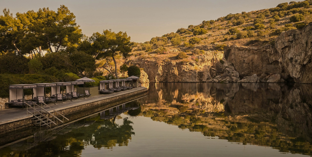 Η ﻿Zeus+Δione «έντυσε» τη Λίμνη Βουλιαγμένης εξυμνώντας τον πολιτισμό και το ελληνικό καλοκαίρι